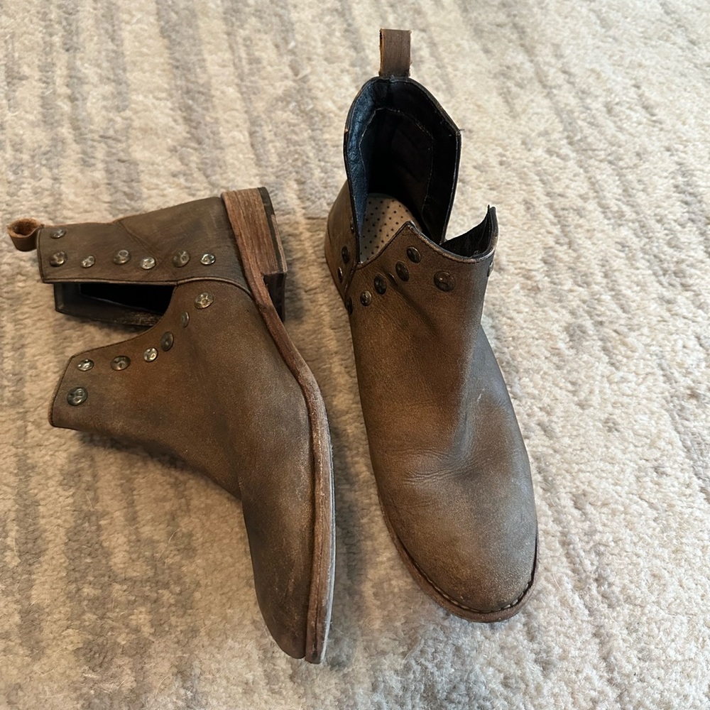 Worn look studded leather Musse & Cloud ankle boots